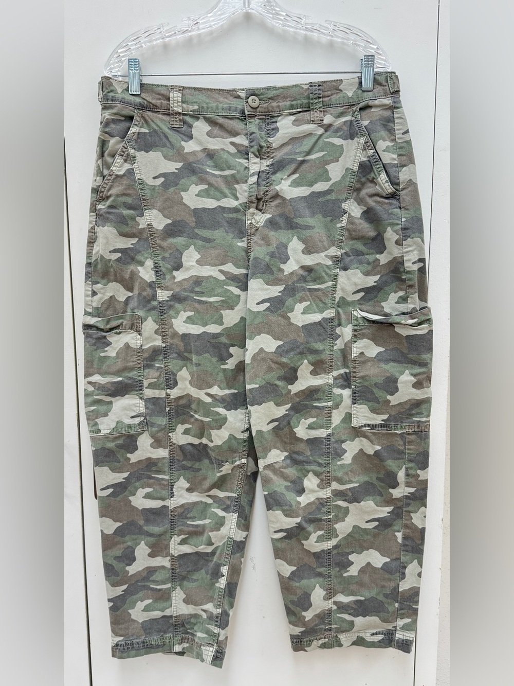 American Eagle Outfitters Women's Green Camo Cargo Stretch Barrel Pants 12S Y2K